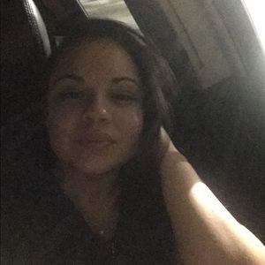 Meet your Posher, Elia